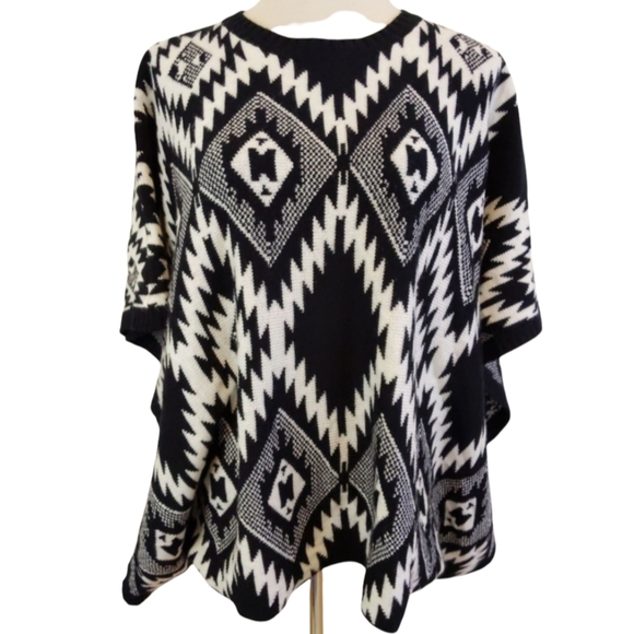 Forever 21 Knitted B&W Batwing Kaftan… - Picture 2 of 9